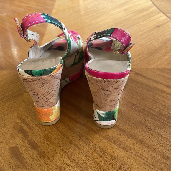 STUART WEITZMAN Floral Cork Wedge Peep Toe Slingback Patent Leather Shoes - Picture 4 of 6